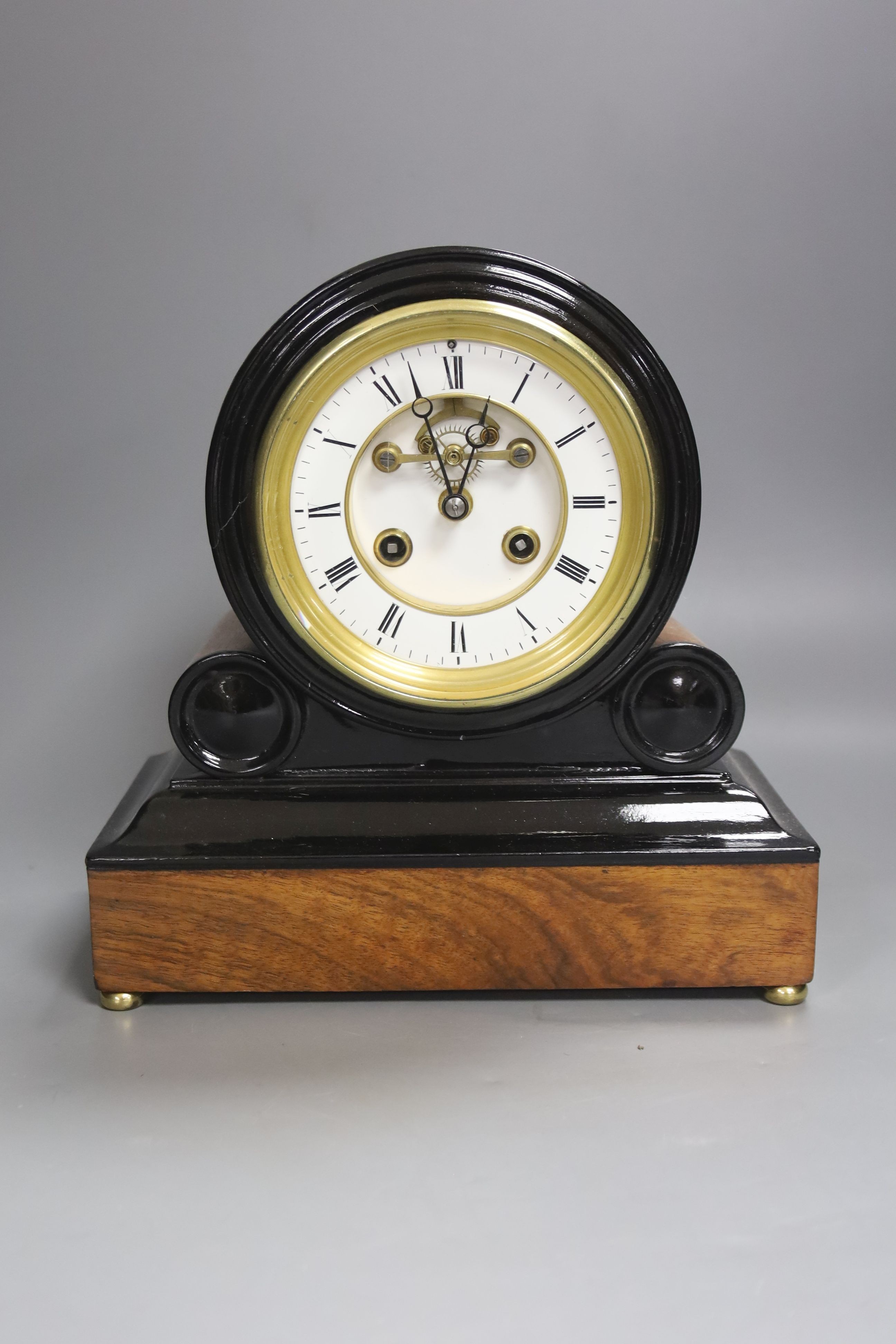 A Victorian mahogany mantel clock, height 25cm